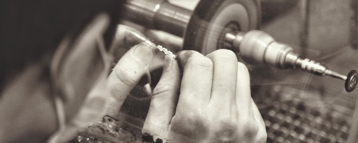 jewelry-manufacturing-1381501_1920