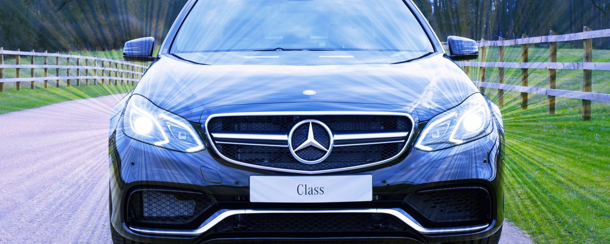 mercedes-1338063_1920