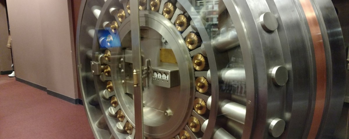vault-2383965_1920